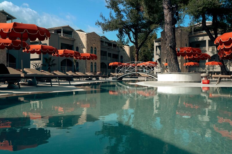 Zeus Kassandra Lagoon 12