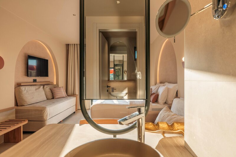 Zeus Kassandra Lagoon 16