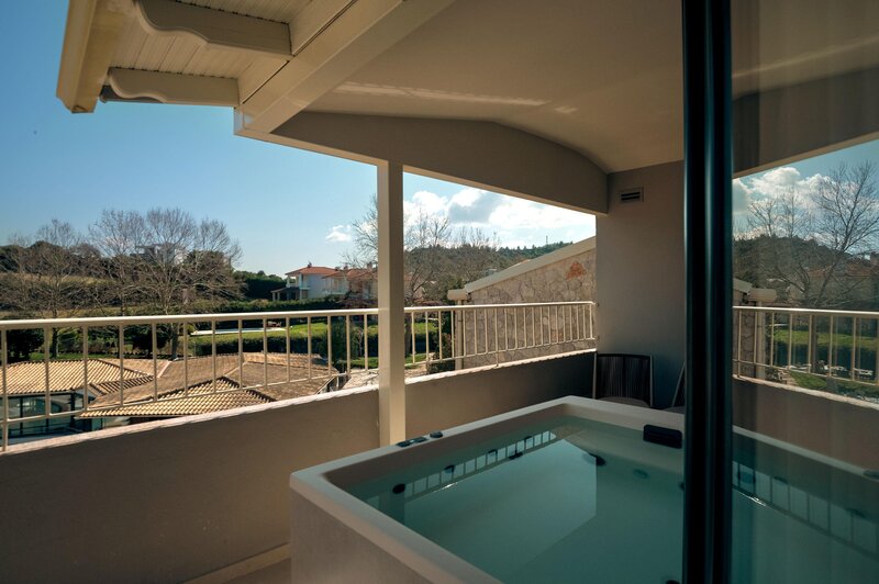 Zeus Kassandra Lagoon 35