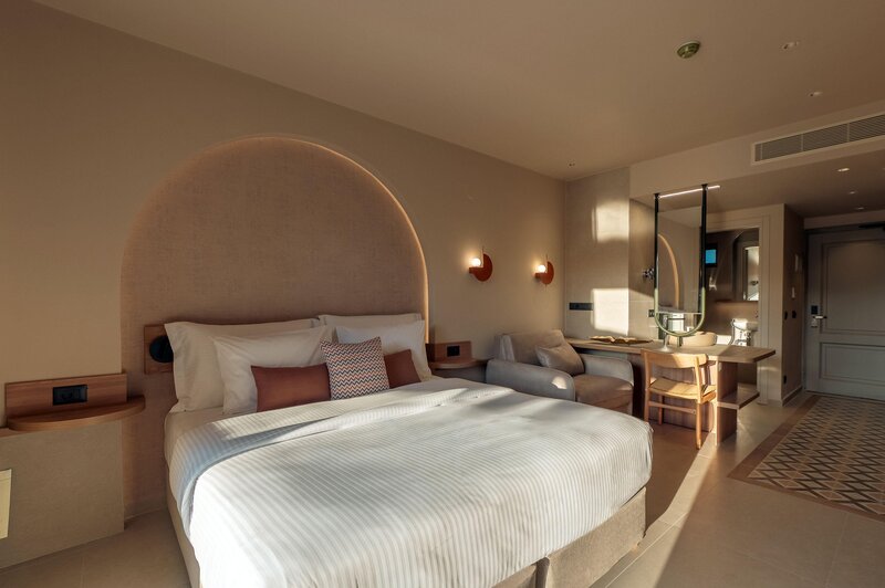 Zeus Kassandra Lagoon 37