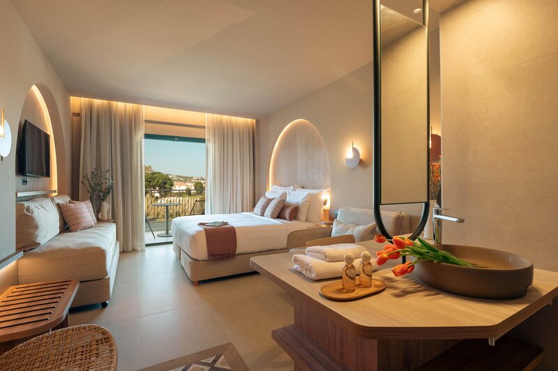 Zeus Kassandra Lagoon 43