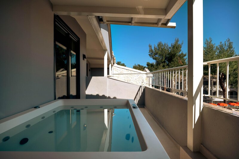 Zeus Kassandra Lagoon 61