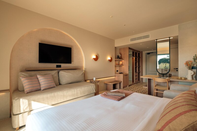 Zeus Kassandra Lagoon 76