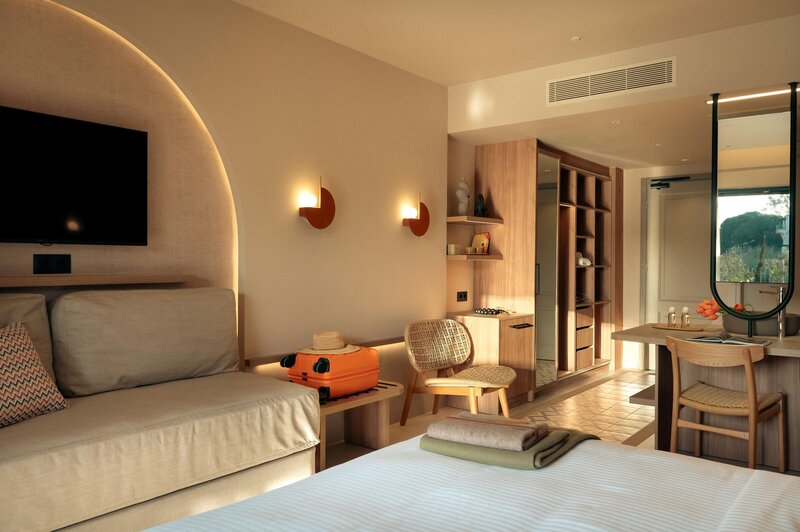 Zeus Kassandra Lagoon 80