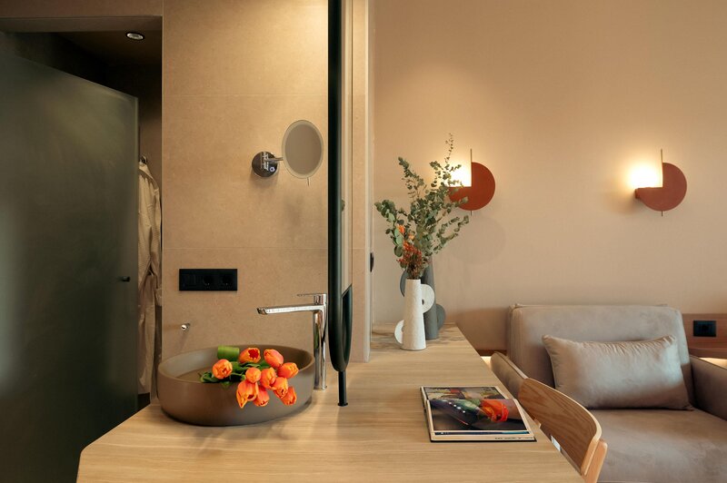 Zeus Kassandra Lagoon 81