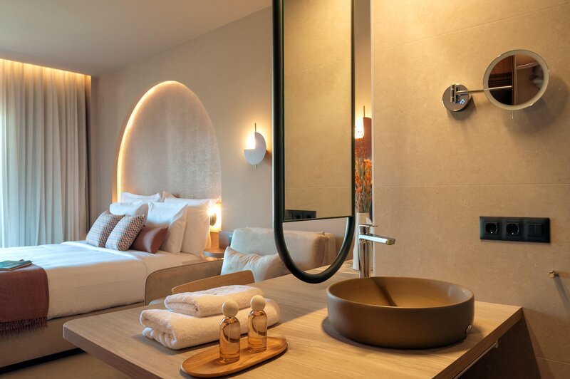 Zeus Kassandra Lagoon 92