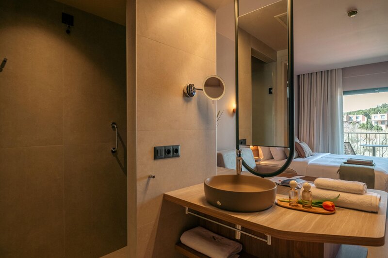 Zeus Kassandra Lagoon 96