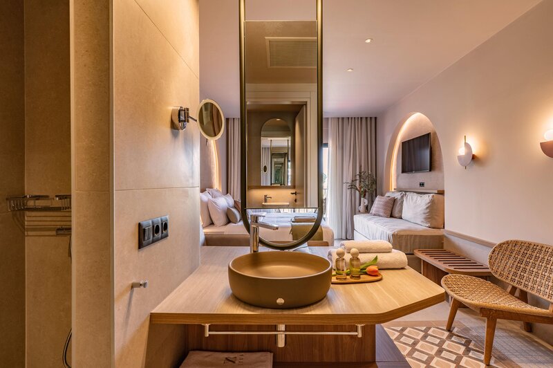 Zeus Kassandra Lagoon 97