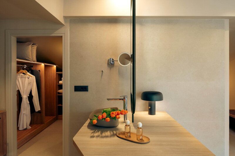 Zeus Kassandra Lagoon 99