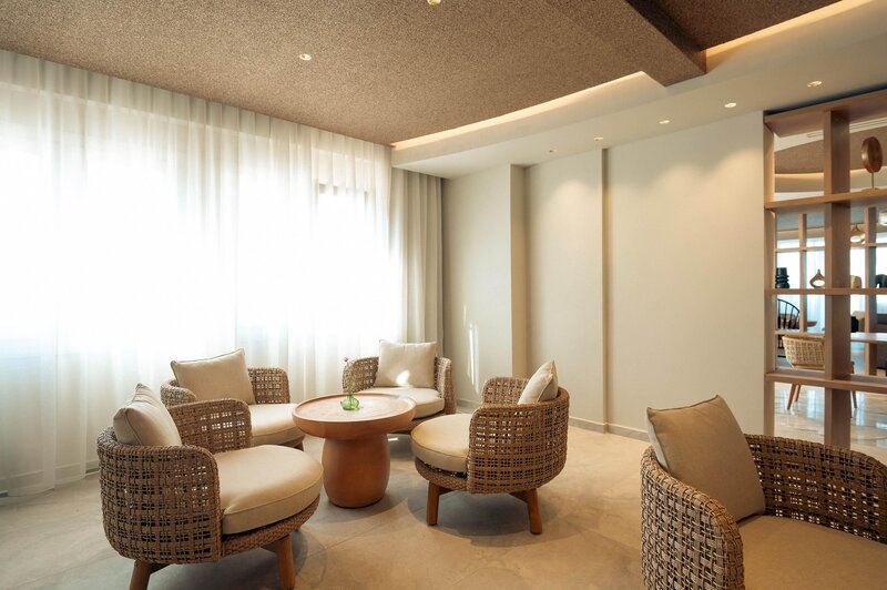 Zeus Kassandra Lagoon 117