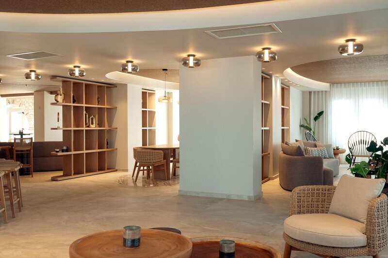 Zeus Kassandra Lagoon 121