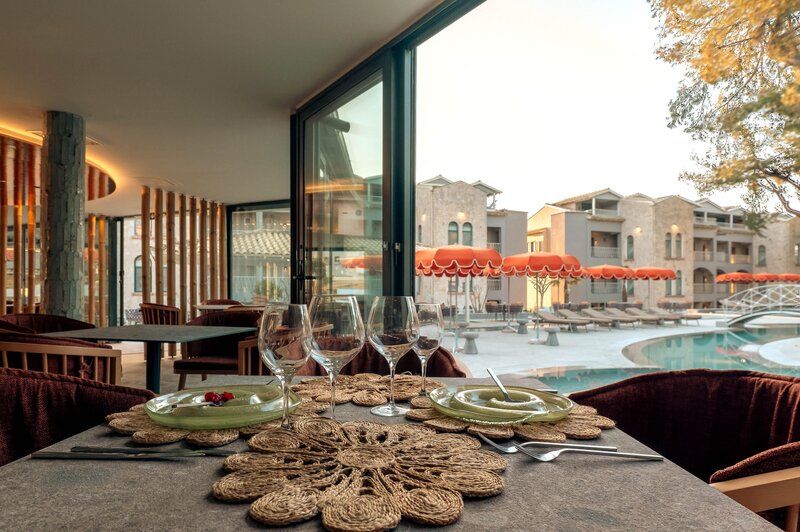 Zeus Kassandra Lagoon 130