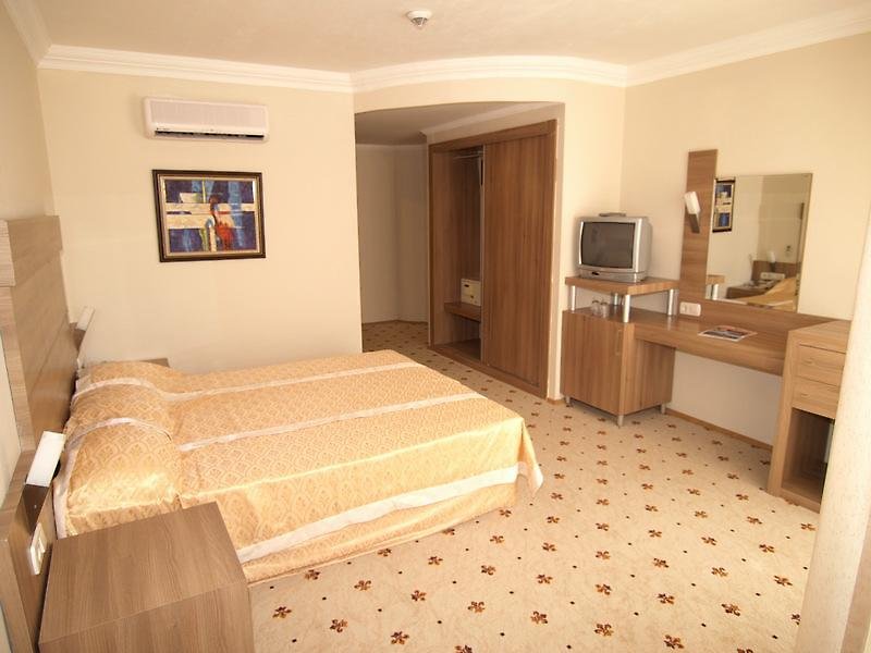 Club Side Coast Hotel 7