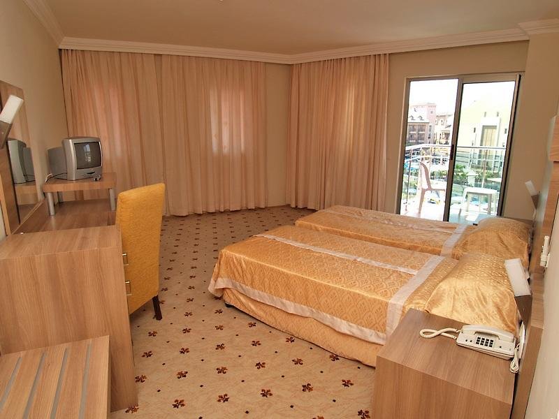 Club Side Coast Hotel 8