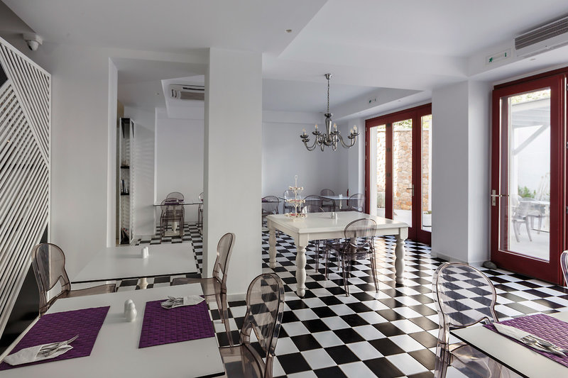 Mar 'n' Mar Crown Hotel and Suites 9
