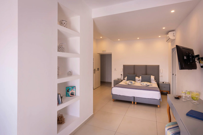 Mar 'n' Mar Crown Hotel and Suites 14