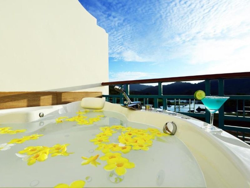 Katathong Golf Resort & Spa 8