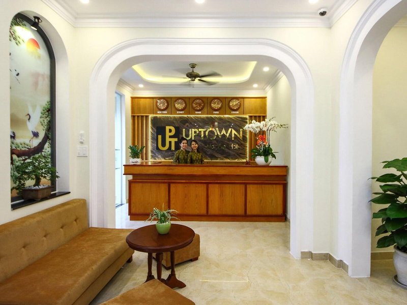 Uptown Hotel 8
