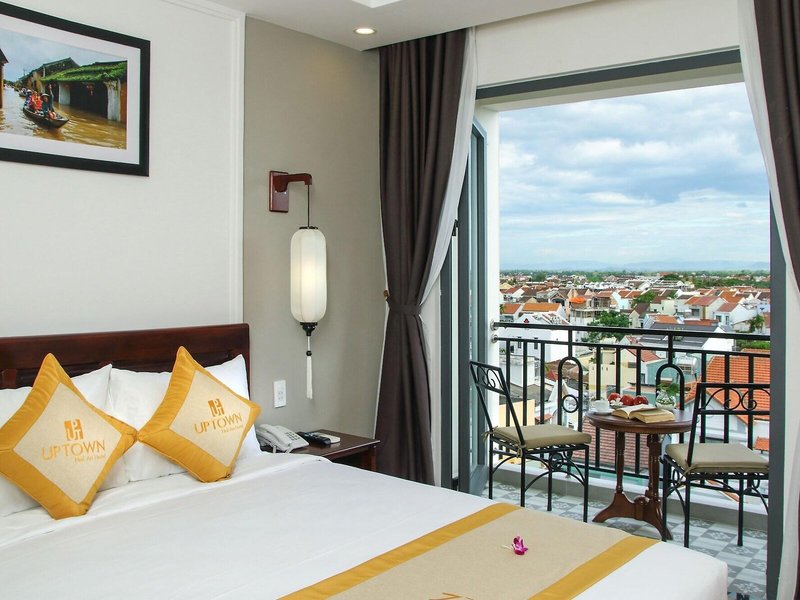 Uptown Hotel 22