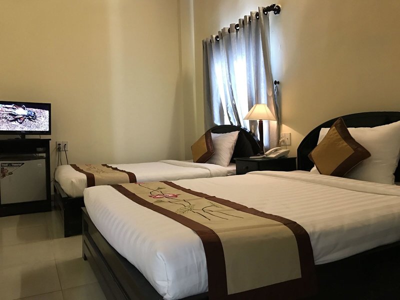 Uptown Hotel 24