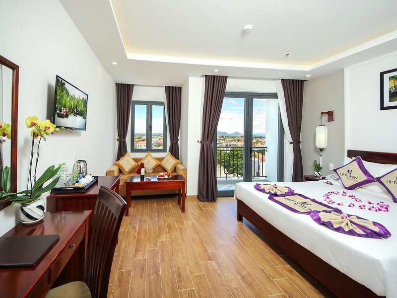 Uptown Hotel 26