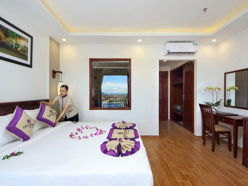 Uptown Hotel 28