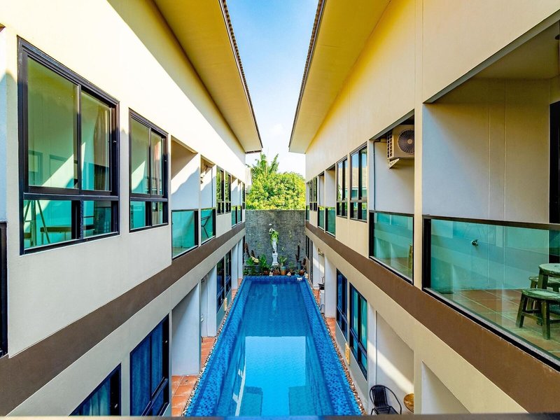 The Pool Resort 6