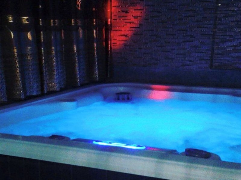 The Pool Resort 8