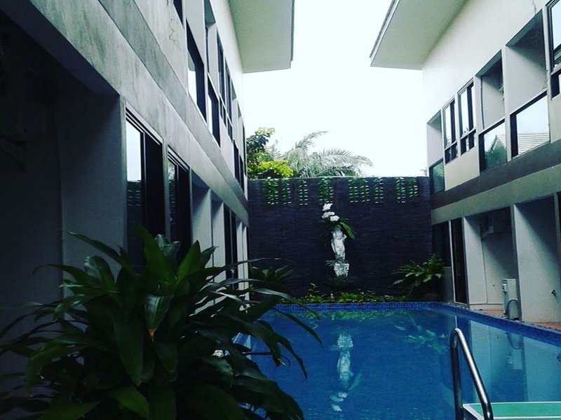 The Pool Resort 9