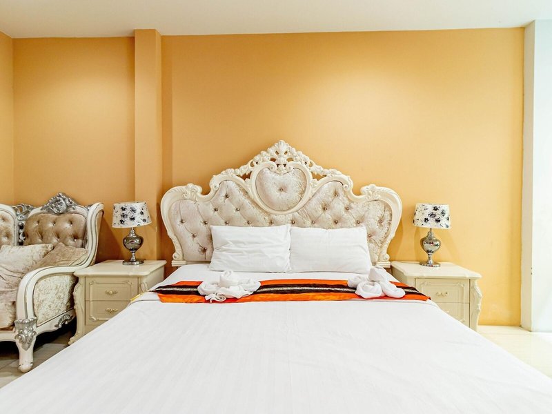 The Pool Resort 30
