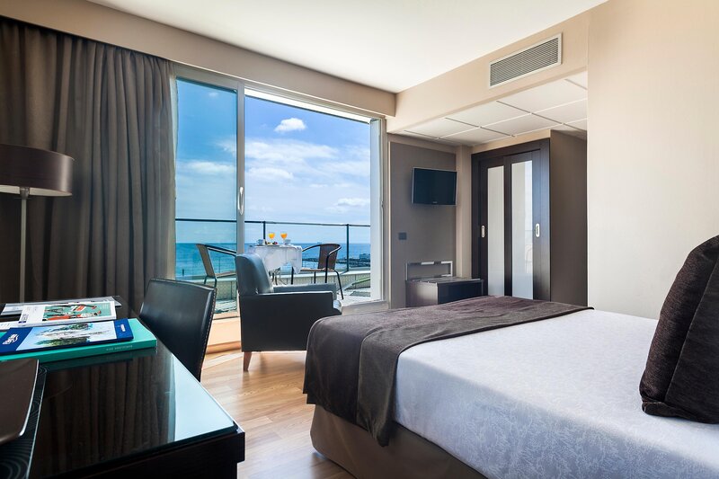 Front Maritim 9