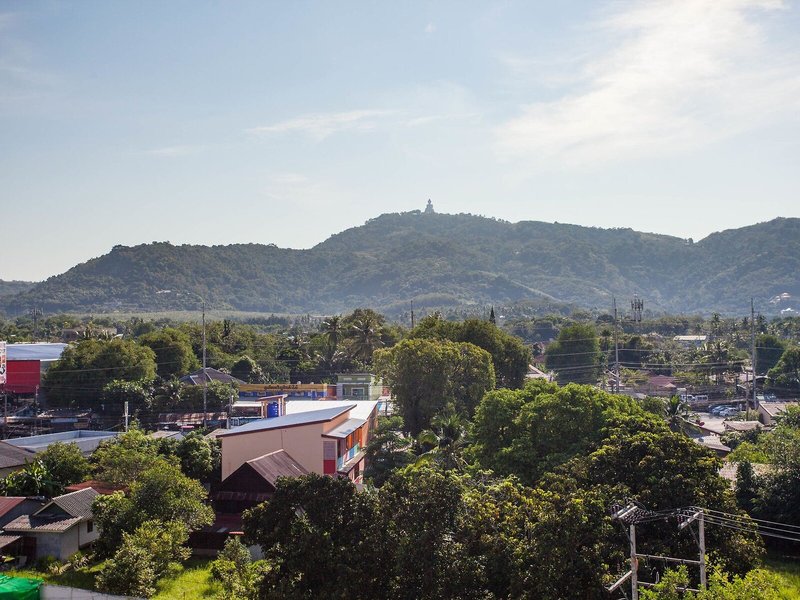 The Thames Pool Access Resort 1