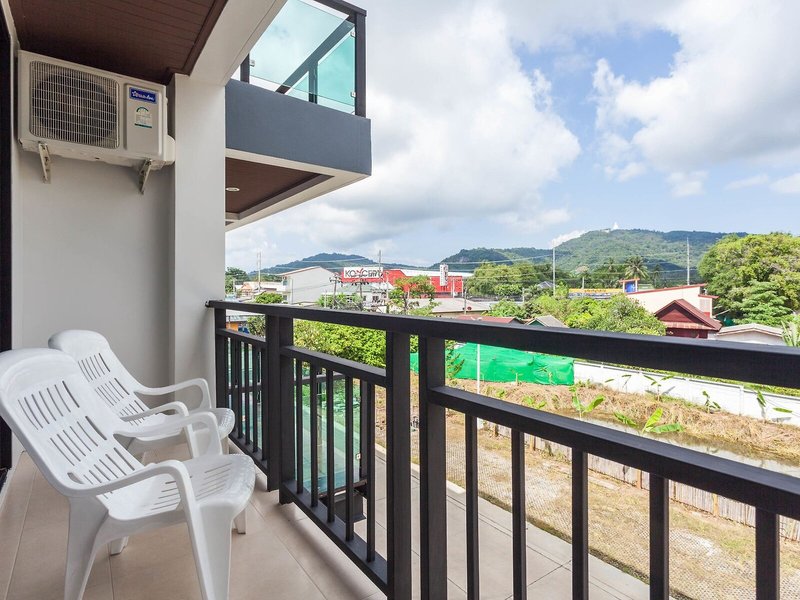 The Thames Pool Access Resort 6