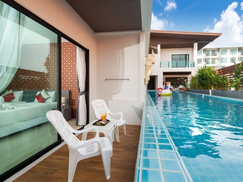 The Thames Pool Access Resort 8