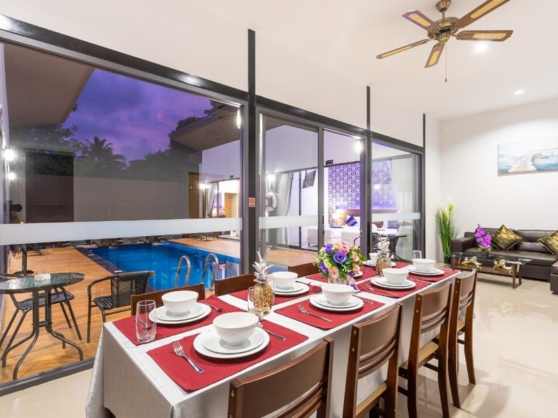 The Thames Pool Access Resort 11