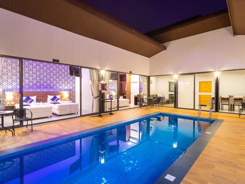 The Thames Pool Access Resort 16