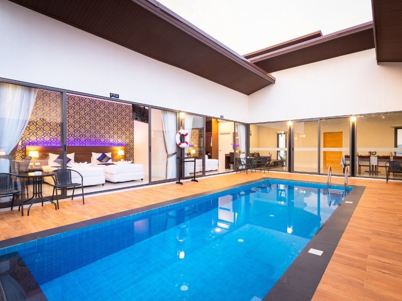 The Thames Pool Access Resort 17