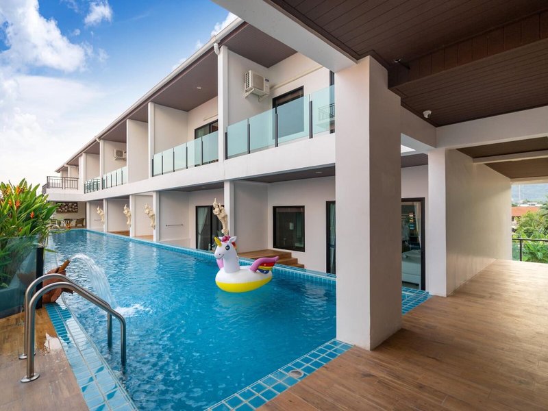 The Thames Pool Access Resort 18