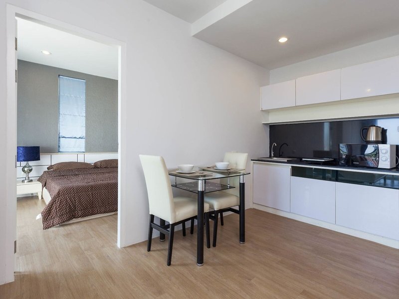 The Thames Pool Access Resort 25