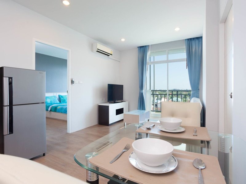 The Thames Pool Access Resort 27