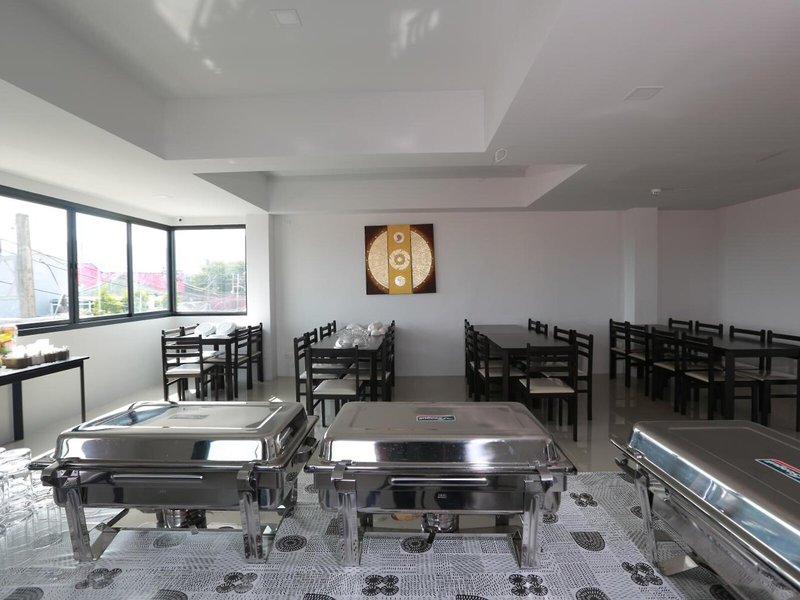 The Thames Pool Access Resort 31