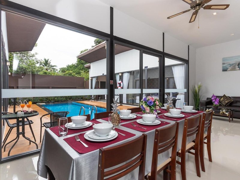 The Thames Pool Access Resort 34