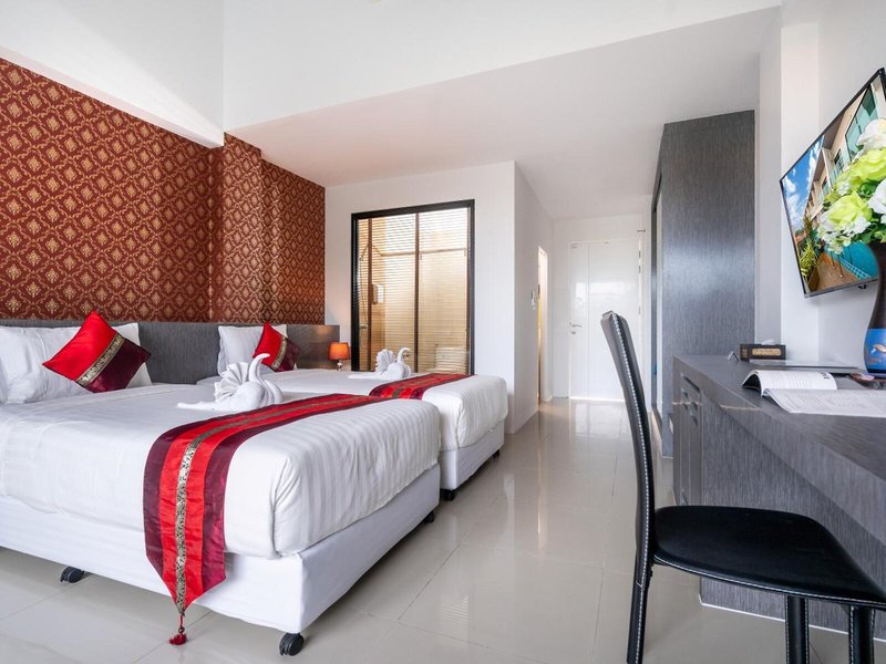 The Thames Pool Access Resort 40