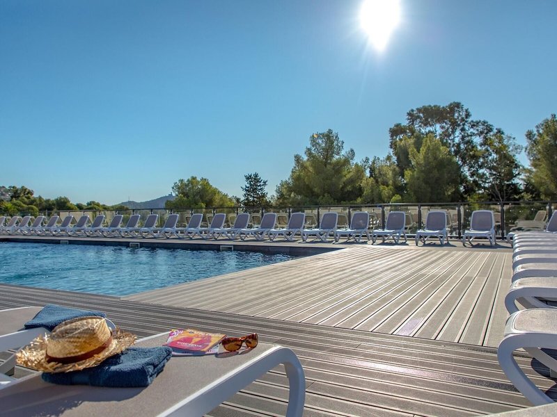 SOWELL Family Riviera 23