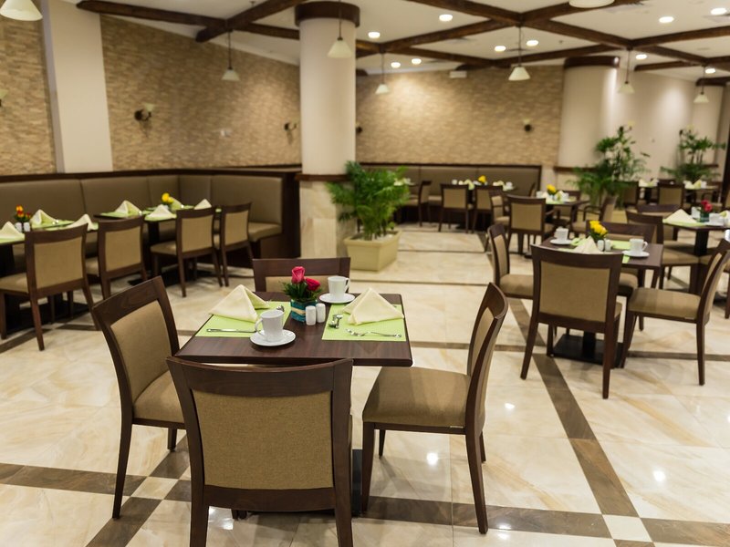 The Grand Plaza Hotel 17 - Restaurant