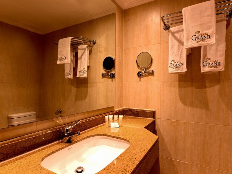 The Grand Plaza Hotel 32 - Bathroom Example