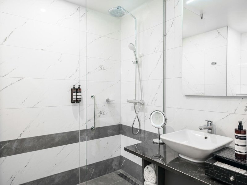 Monet Garden Hotel Amsterdam 33 - Bathroom Example