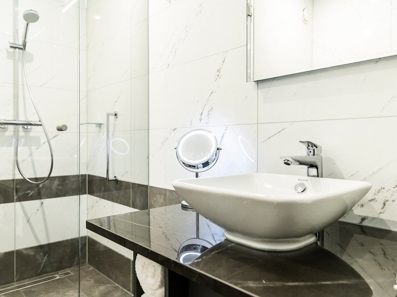 Monet Garden Hotel Amsterdam 35 - Bathroom Example