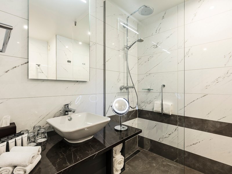 Monet Garden Hotel Amsterdam 36 - Bathroom Example