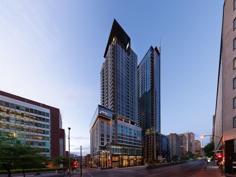 AC Hotel Montreal Downtown 1